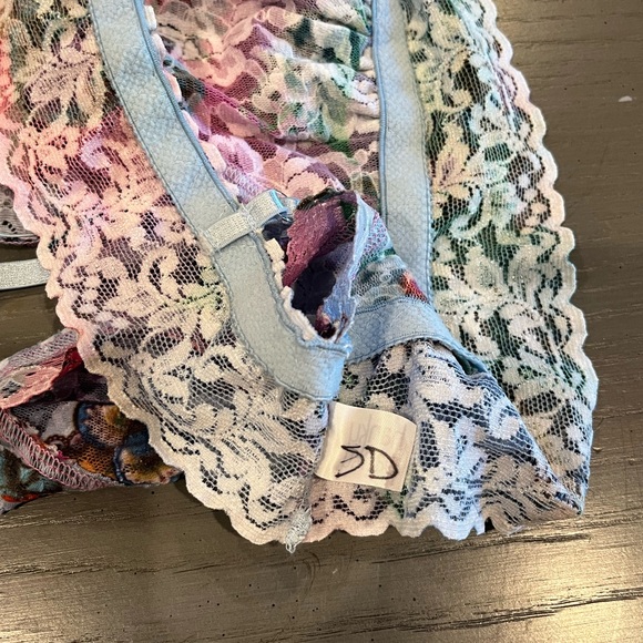 Hanky Panky X Cynthia Rowley Triangle Lace Bralette - Picture 12 of 15